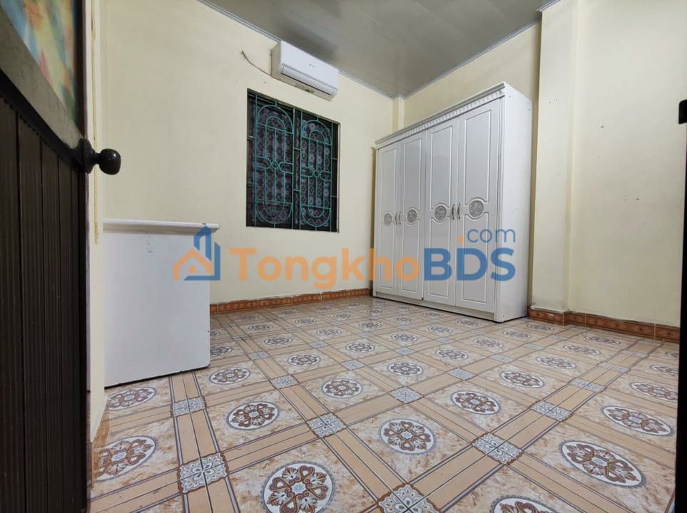 Cho thuê nhà 3 tầng 105m² Vũ Ngọc Phan, 3.2 tỷ - Ngõ thoáng, sẵn nội thất