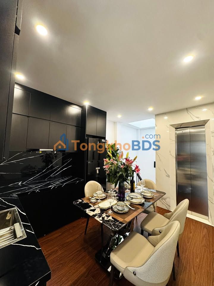 Nhà 6 Tầng Thang Máy Ngã Tư Sở - 36m² - 9 Tỷ - Sẵn Sàng Ở Ngay