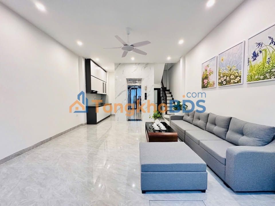Nhà 46m² 5 tầng thang máy Xuân La - Full nội thất, giá 11 tỷ