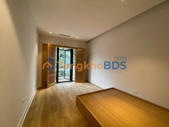 Cho thuê nhà 2N1K 80m² mặt phố Đê La Thành, Ba Đình - Full nội thất, giá 9tr