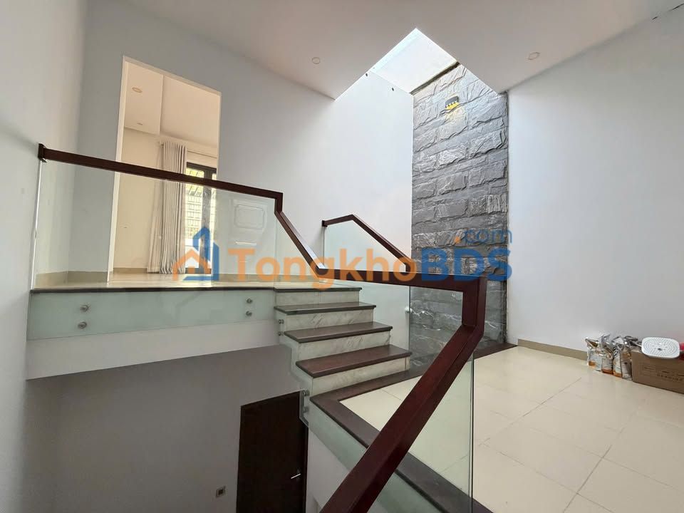 Nhà 4 Tầng Mặt Tiền Tân Thuận, Sơn Trà - 80m², View Biển, 16 Tỷ