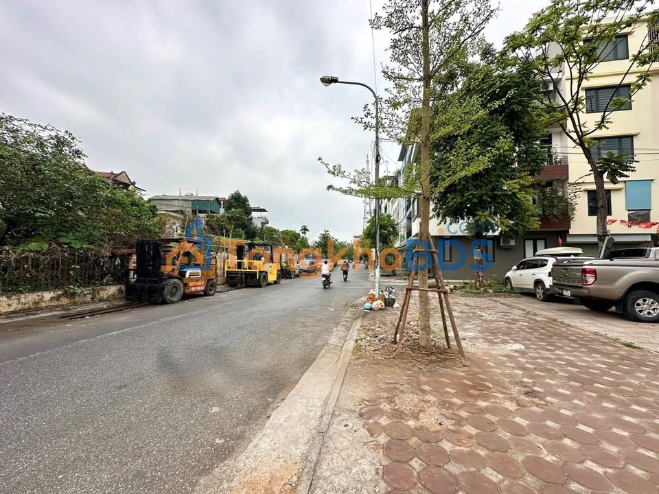 Bán đất tặng nhà Long Biên 50m² MT 4m - Vỉa hè rộng, ô tô tránh, kinh doanh đỉnh