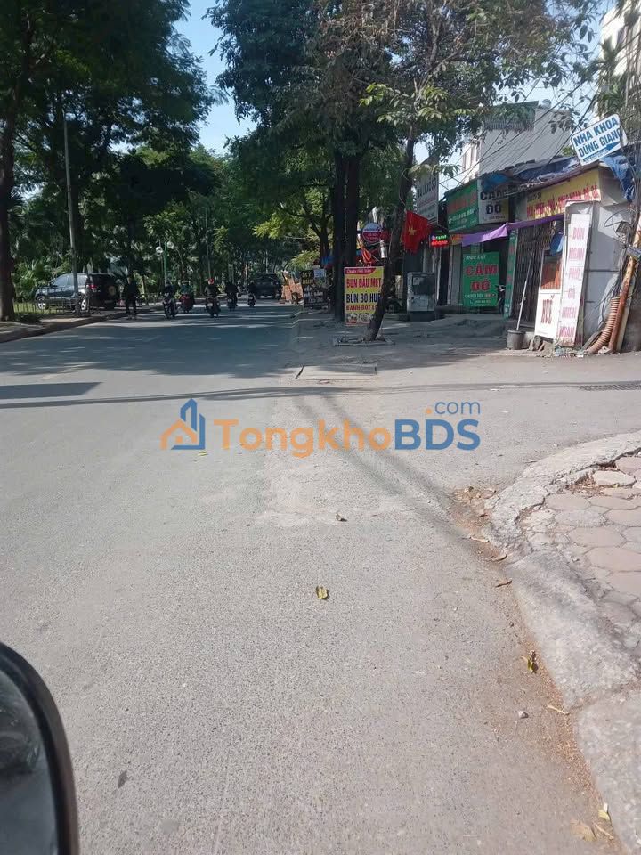 Bán đất Kim Giang 43m² - Ngõ thông ô tô, Kinh doanh tốt, Sổ đỏ vuông