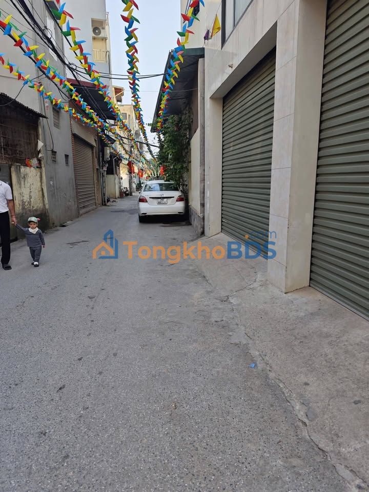 Nhà Đại Mỗ 40m² Sổ Đỏ Vuông Vắn Giá 6 Tỷ - Ô Tô Đỗ Gần