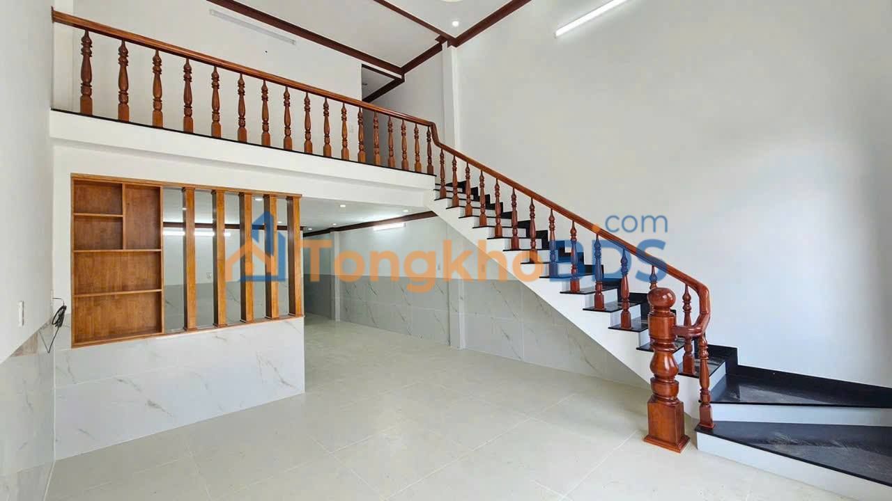 Nhà 2 Tầng Đẹp 110m² Hướng Đông - Hẻm Ô Tô Trần Nguyên Hãn, Bảo Lộc