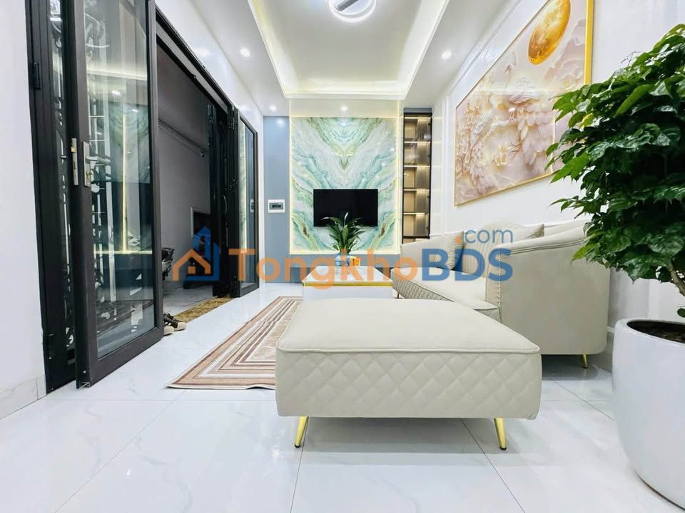 Nhà Ngõ Quỳnh 40m² 5 Tầng, 8.x Tỷ - Full Nội Thất, Sổ Đỏ Chính Chủ