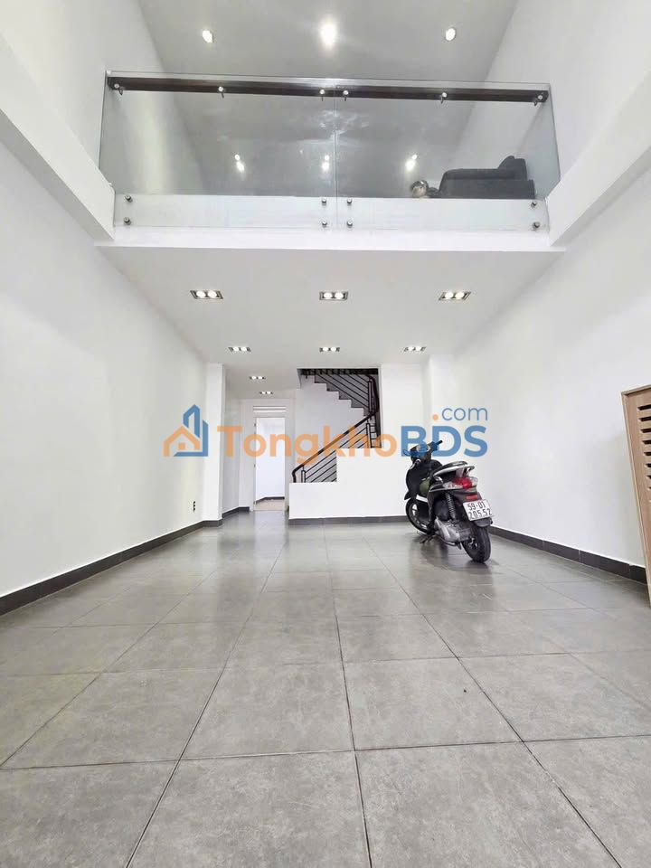 Nhà MTNB 5PN, 3 Lầu, Khu Họ Lê Tân Phú - Giá 21 Triệu TL