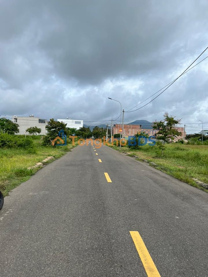 Bán Gấp Biệt Thự 300m² Mặt Tiền Chu Văn An, TP Bà Rịa - Sổ Hồng Sẵn Sàng