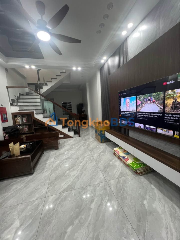 Nhà Góc 3 Tầng Đẹp, 42m², Đông Nam, Gần Aeon Mall Hải Phòng - 3.8 Tỷ