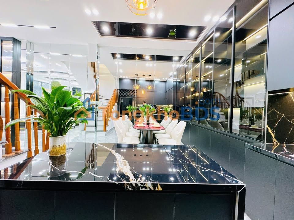 Nhà Vương Thừa Vũ 42m² - Sổ Đỏ Chính Chủ, Ô Tô Gần Nhà - Giá 10 Tỷ