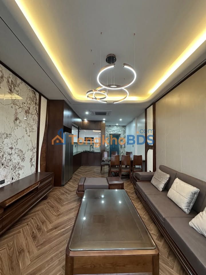 Nhà 37m² Hoàng Mai - Ô tô đỗ cửa, 5 tầng đẹp lung linh