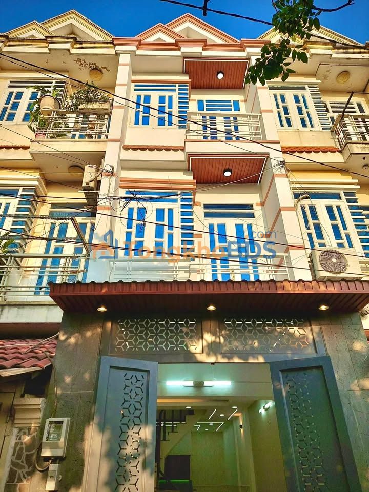 Nhà 3 Lầu Bà Điểm Hóc Môn 42m² - Sổ Hồng Chung Giá 2.35 Tỷ