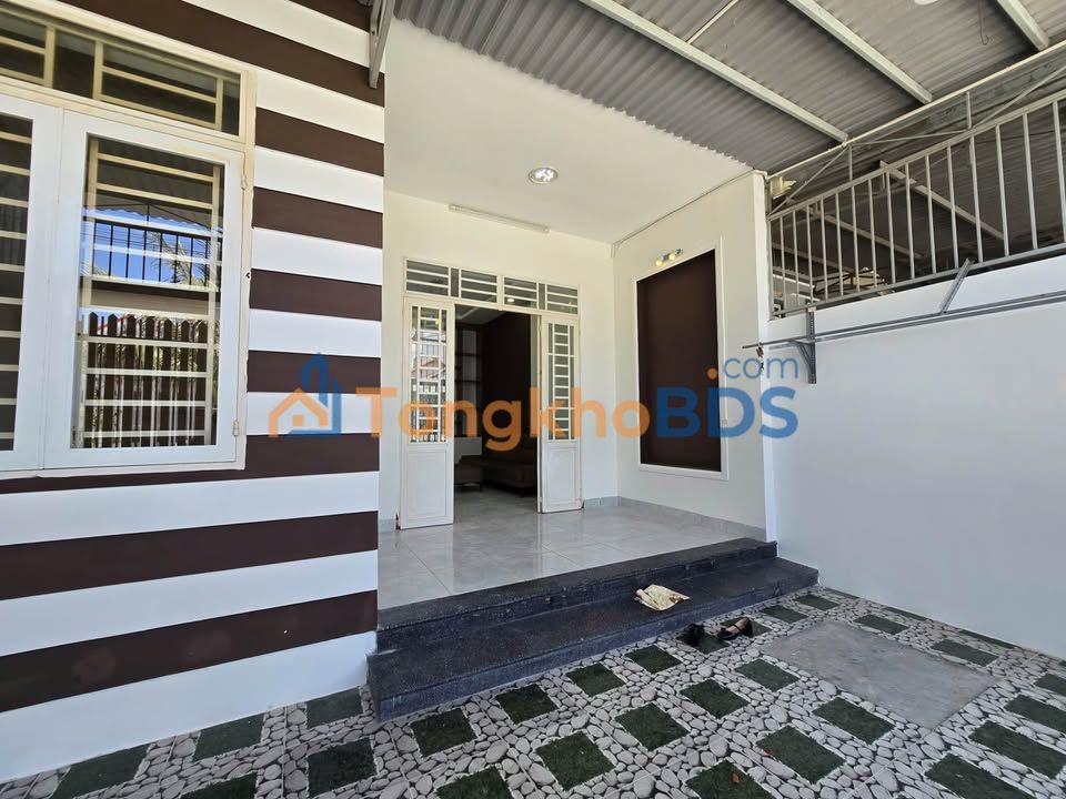 Cho thuê nhà nguyên căn 100m² Vĩnh Hiệp, Nha Trang - 3PN, Hướng Tây, Giá 10 Triệu/tháng