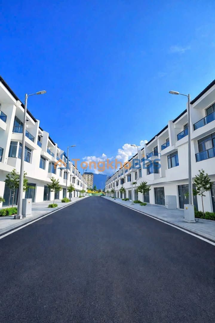 Nhà Phố Trung Tâm Sa Pa 90m², 3.5 Tầng, Sổ Đỏ Chính Chủ, Giá Tốt