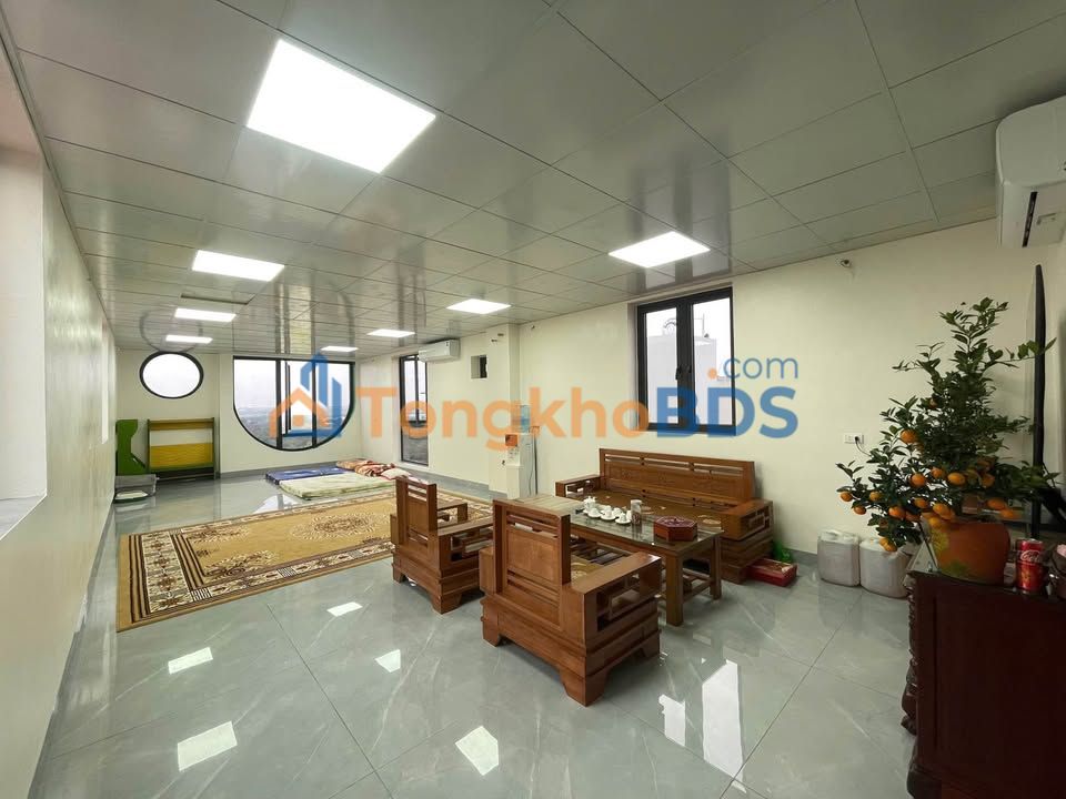 Cho thuê nhà văn phòng 6 tầng Đức Giang, Hoài Đức - Ngõ ô tô, full nội thất cơ bản