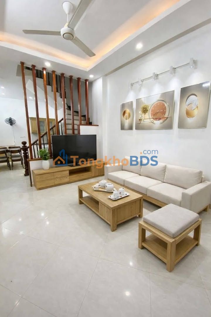 Nhà 40m² Bát Khối Long Biên - 3 Tầng Full Nội Thất - Giá 5.9 Tỷ