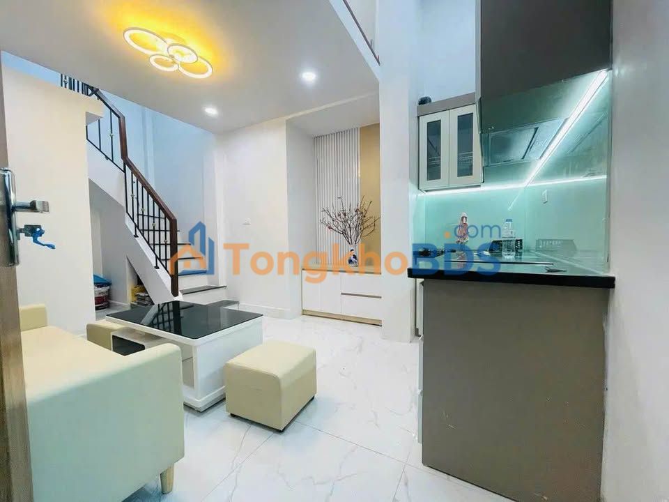 Nhà 22m² Khâm Thiên, Đống Đa - Full Nội Thất, Sổ Đỏ Sẵn Sàng