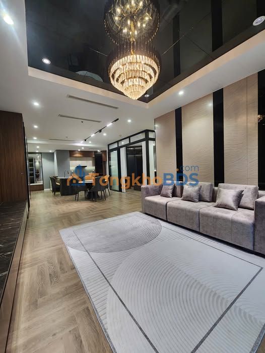 Can ho Royal City Thanh Xuan 136m² 20 trieu - Full noi that