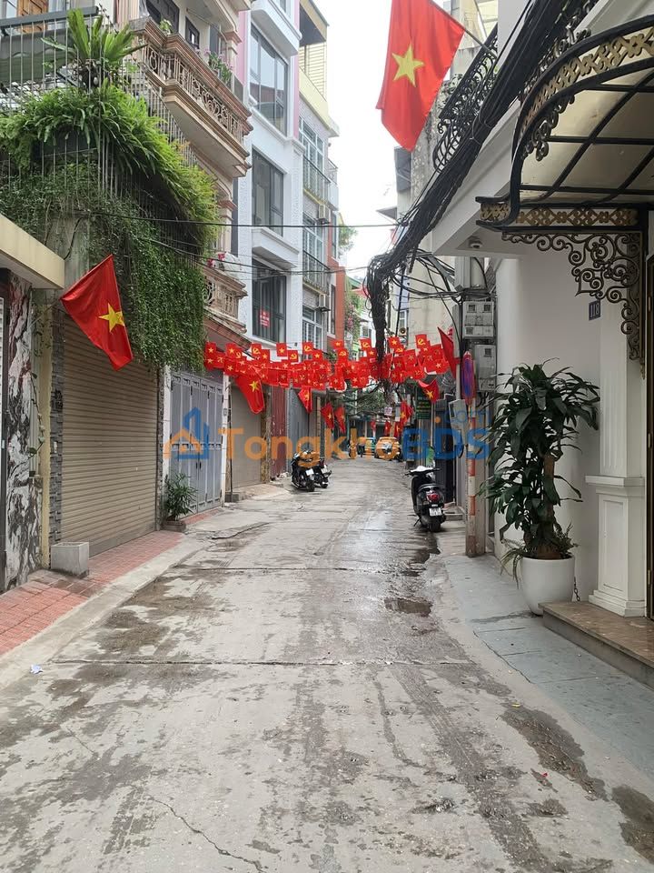 Nhà 60m² Vương Thừa Vũ, Ba Đình - 6 Tầng, Ô tô đỗ cửa, Sổ đỏ chính chủ