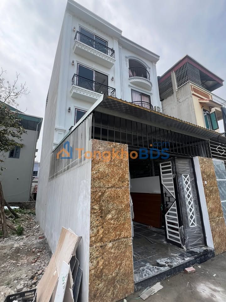 Nhà 70m² Quảng Ninh, Thanh Hóa - 4 Tầng Sân Cổng Riêng, Hướng Đông