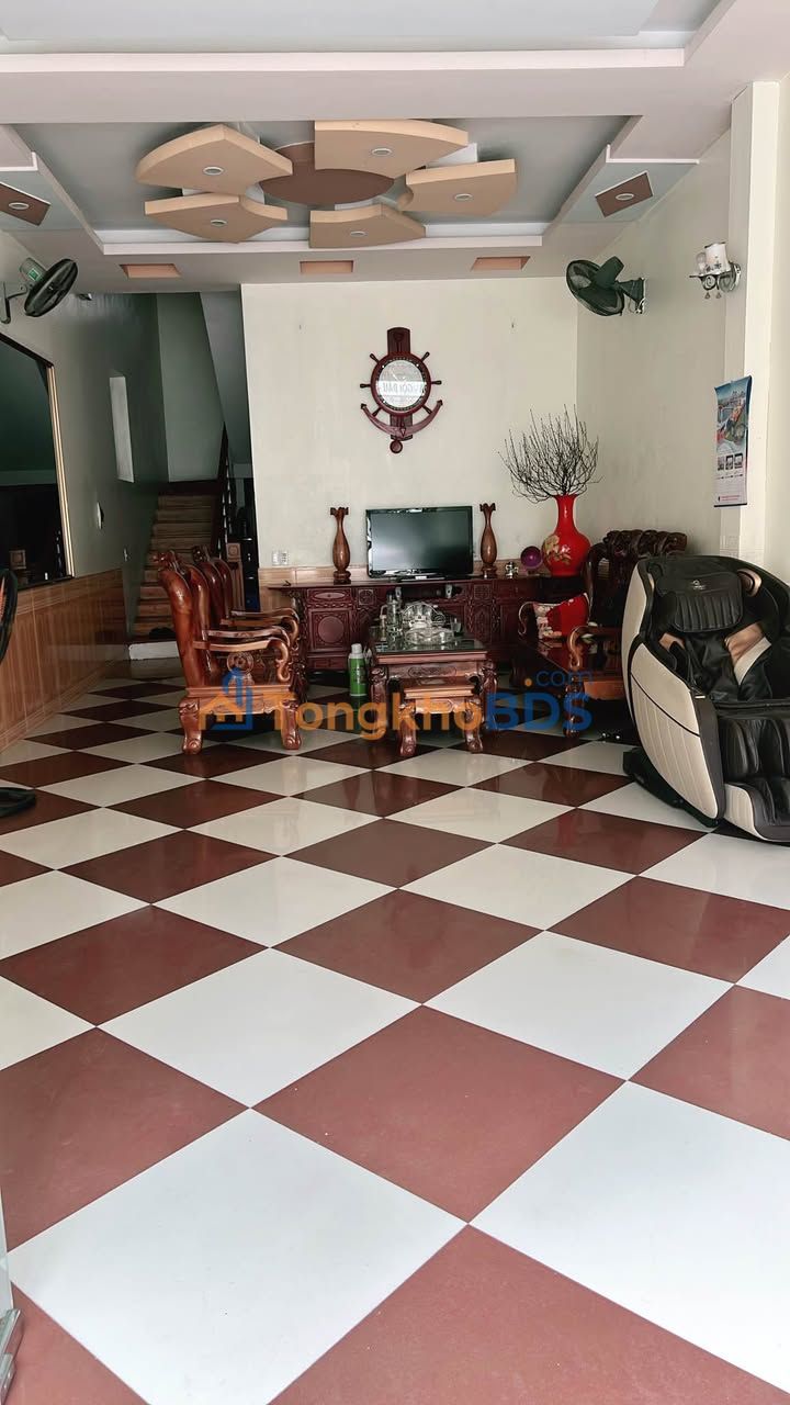 Bán Nhà 108m² Hoàng Văn Thụ, Lào Cai - Kinh Doanh Đắc Địa, 3 Tầng