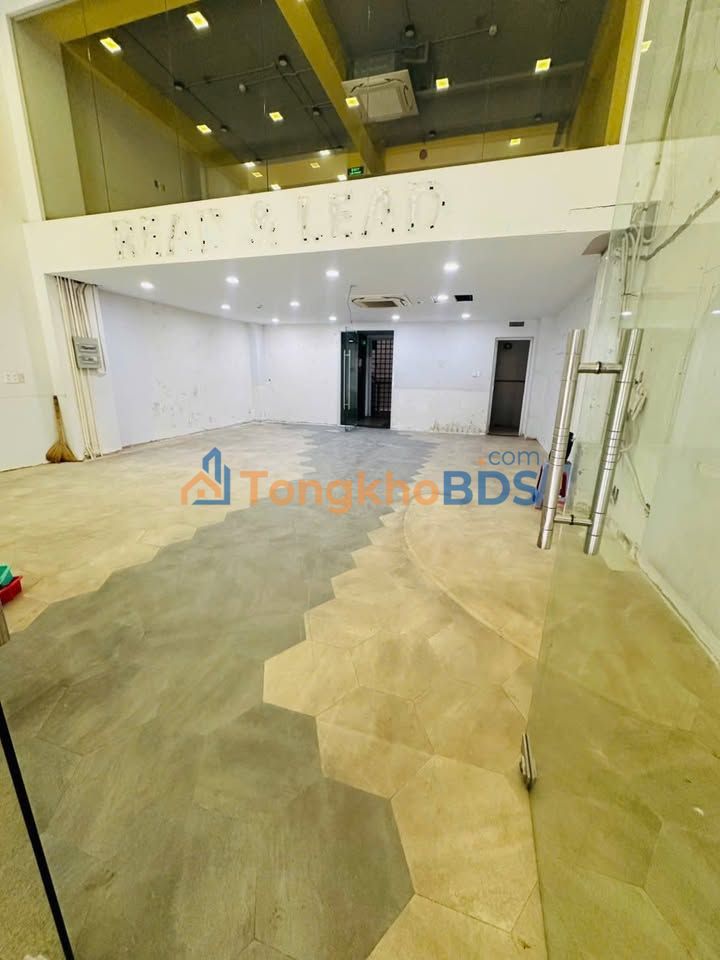 Mặt Tiền Nam Kỳ Khởi Nghĩa, Quận 1: Tầng Trệt + Lửng 160m² Kinh Doanh Đắc Địa