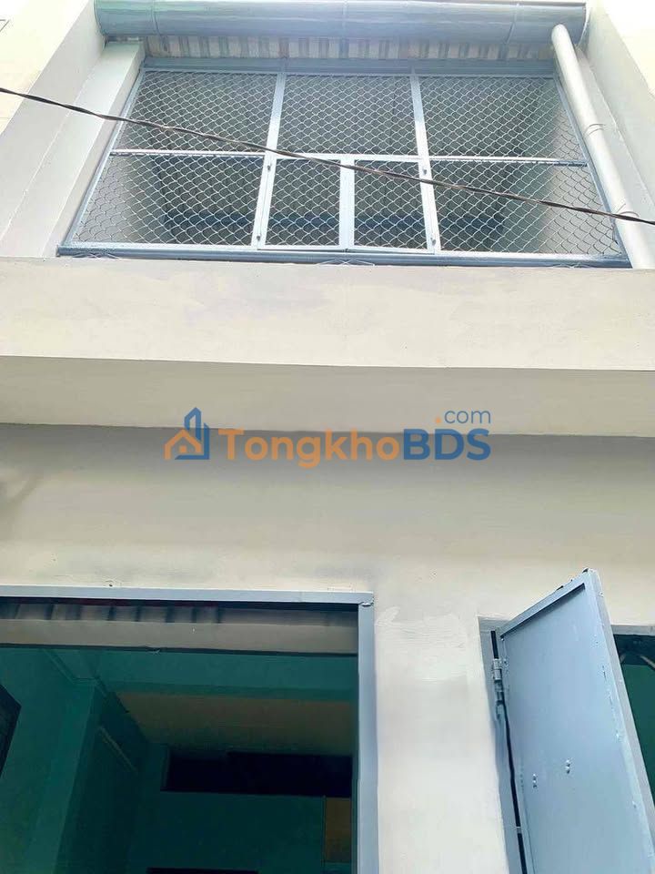 Cho thuê nhà hẻm 3x10m, 3PN Quận 10, giá chỉ 8 triệu/tháng