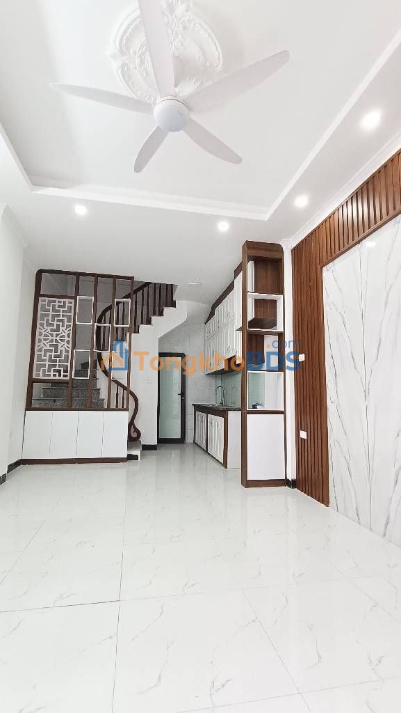 Nhà Phúc Lợi Long Biên 30m² - 5.7 Tỷ, Ngõ Ô Tô, Gần Chợ, Sẵn Ở