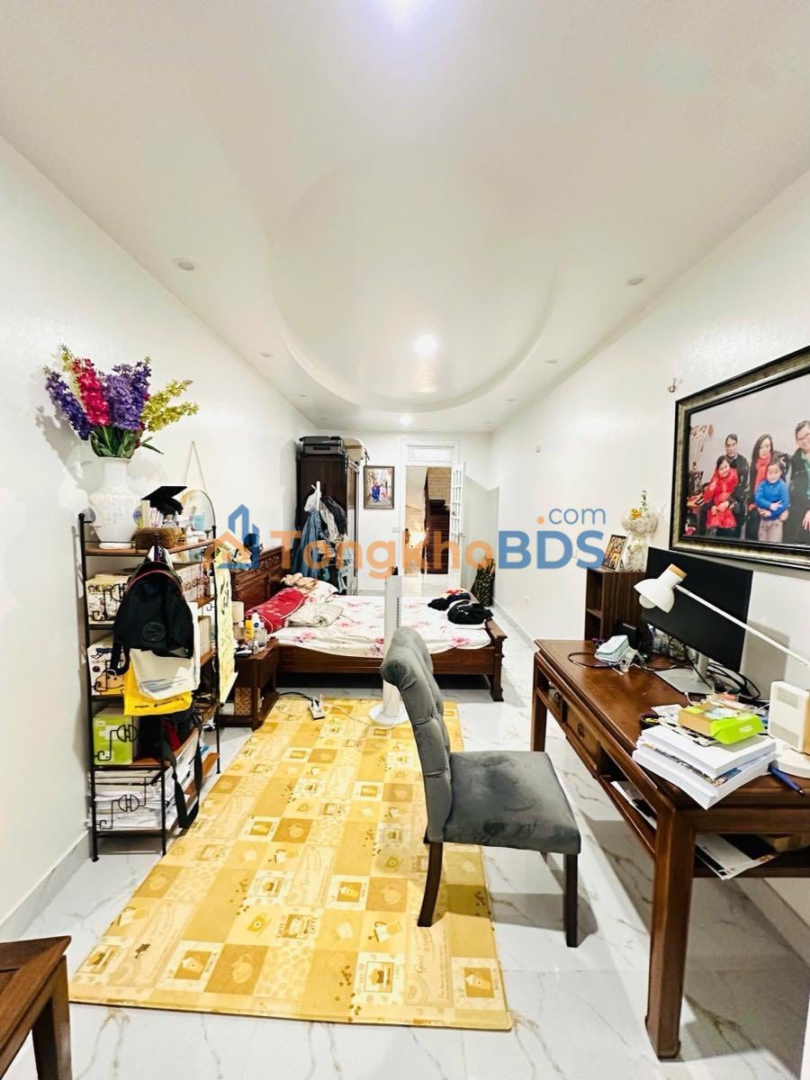 Nhà phân lô Cầu Giấy 33m² 18 tỷ - Chính chủ bán gấp