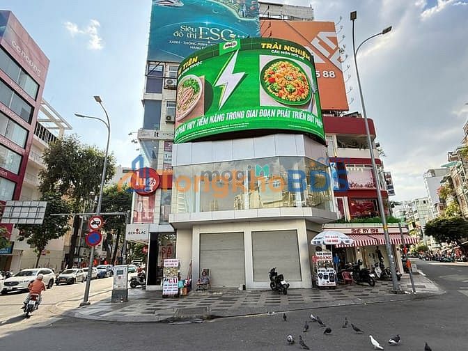 Nhà phố Nguyễn Trãi Q1 100m2 120 triệu - Mặt tiền kinh doanh