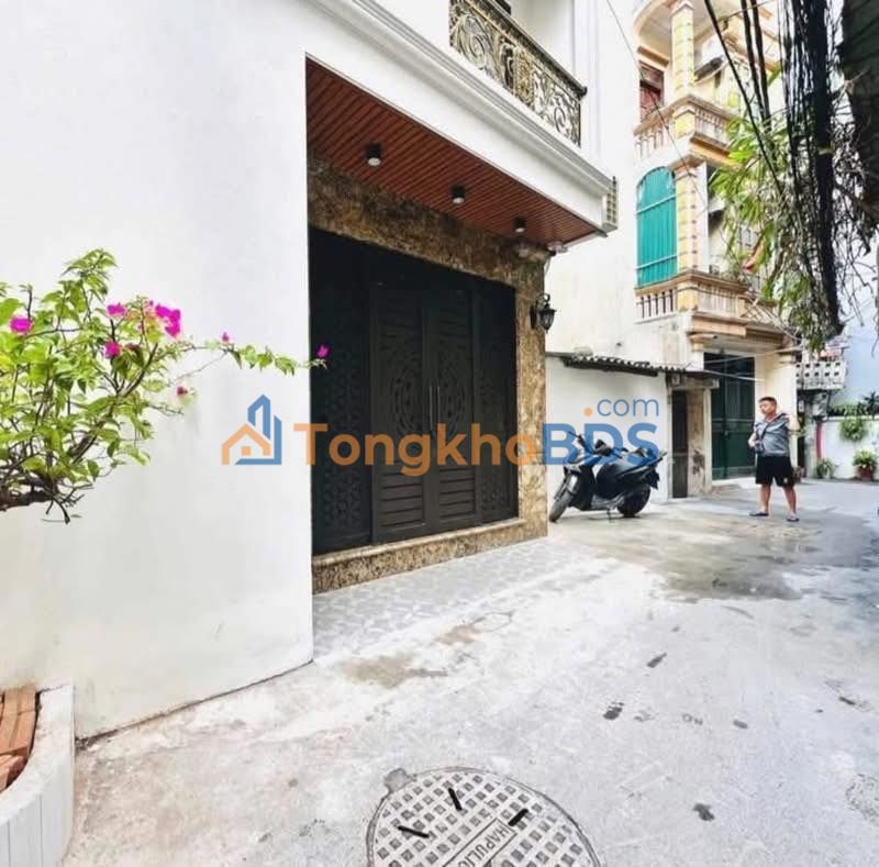 Nhà Hoàng Quốc Việt 37m² 10.85 tỷ - Full nội thất xịn, sẵn chuyển vào