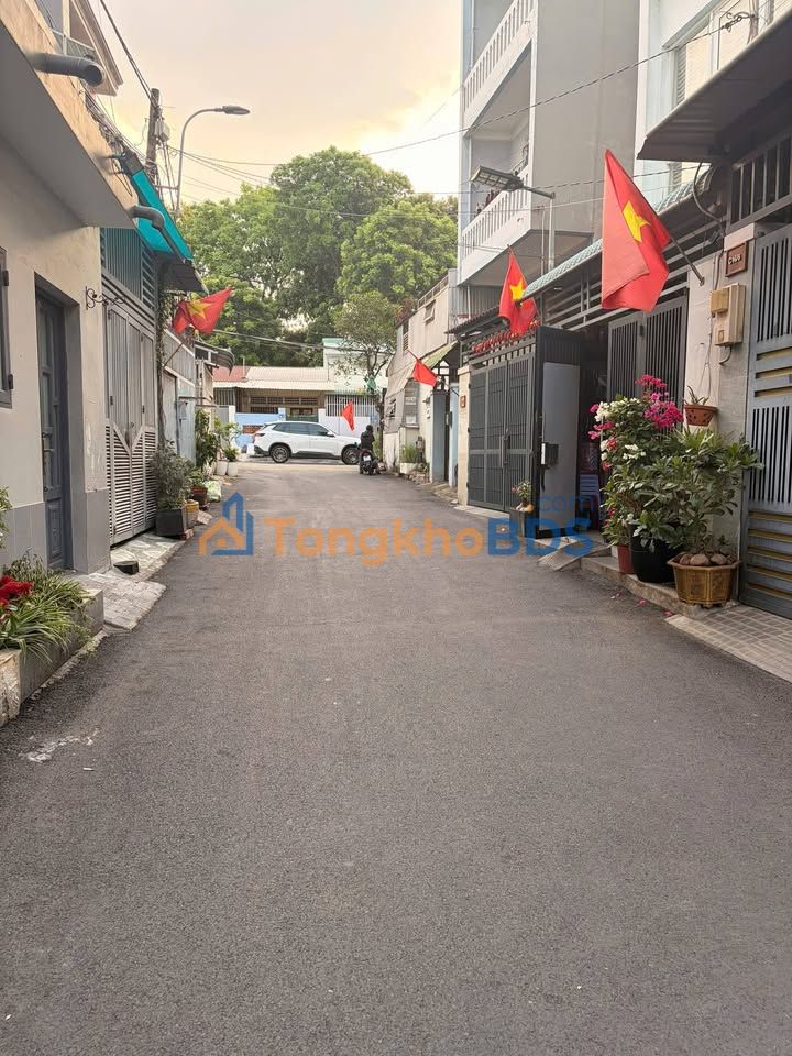 Nhà nguyên căn Lê Văn Việt 70m² giá 9 triệu - Sẵn sàng ở ngay