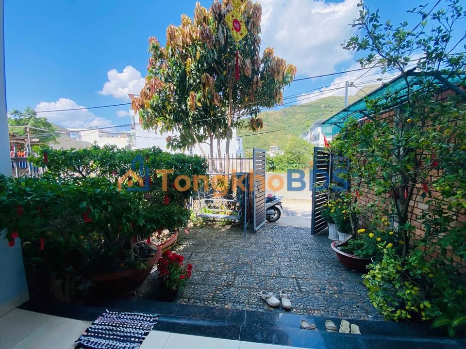 Nhà Phạm Văn Đồng Nha Trang 117m² 8,3 tỷ - Ô tô vào tận nơi