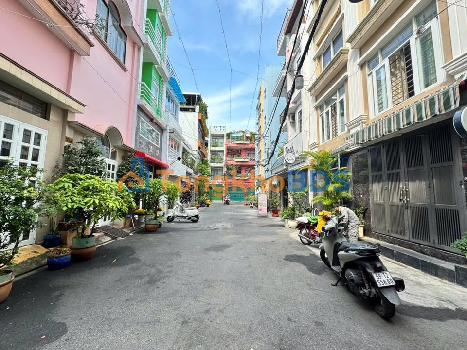 Nhà Huỳnh Văn Bánh Phú Nhuận 36m² 7.85 tỷ - Ô tô vào nhà