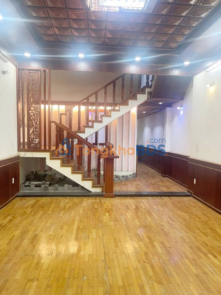 Nhà 3 tầng Lê Tấn Trung 120m2 15tr - Ô tô vào nhà