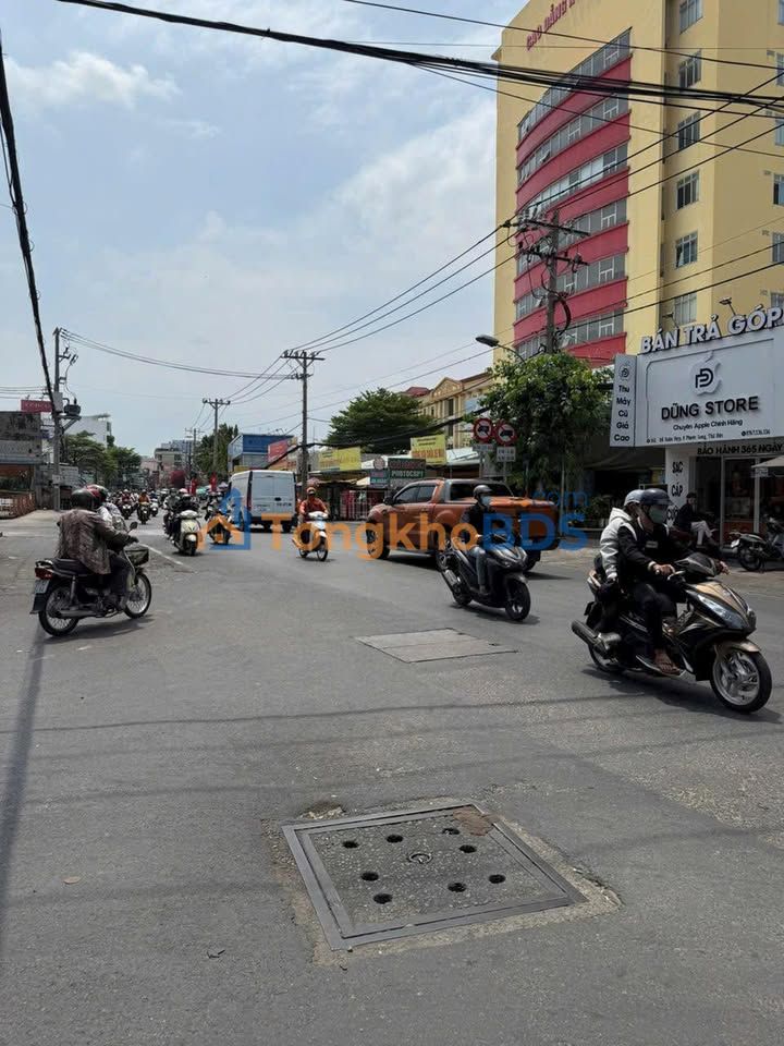 Nhà mặt tiền Đỗ Xuân Hợp 71 tỷ - Mặt tiền kinh doanh