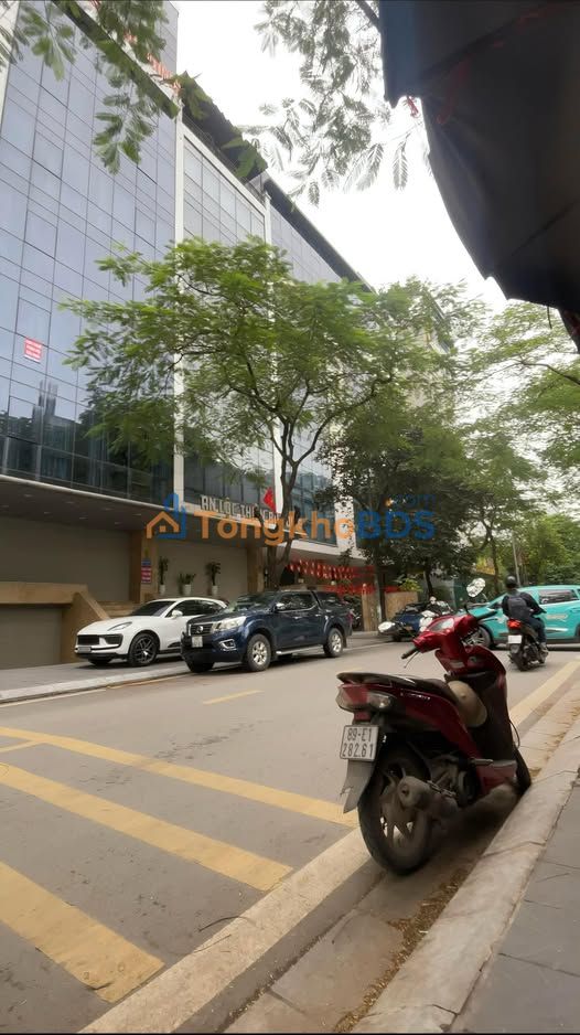 Nhà phố Trần Thái Tông 126m² - Ô tô vào tận nhà