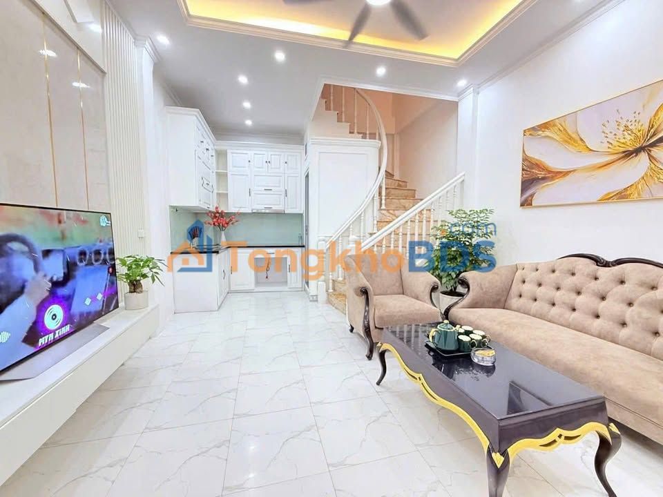 Cho thuê nhà ngõ Văn Chương, Đống Đa, 33m² x 5 tầng - Giá 15 triệu