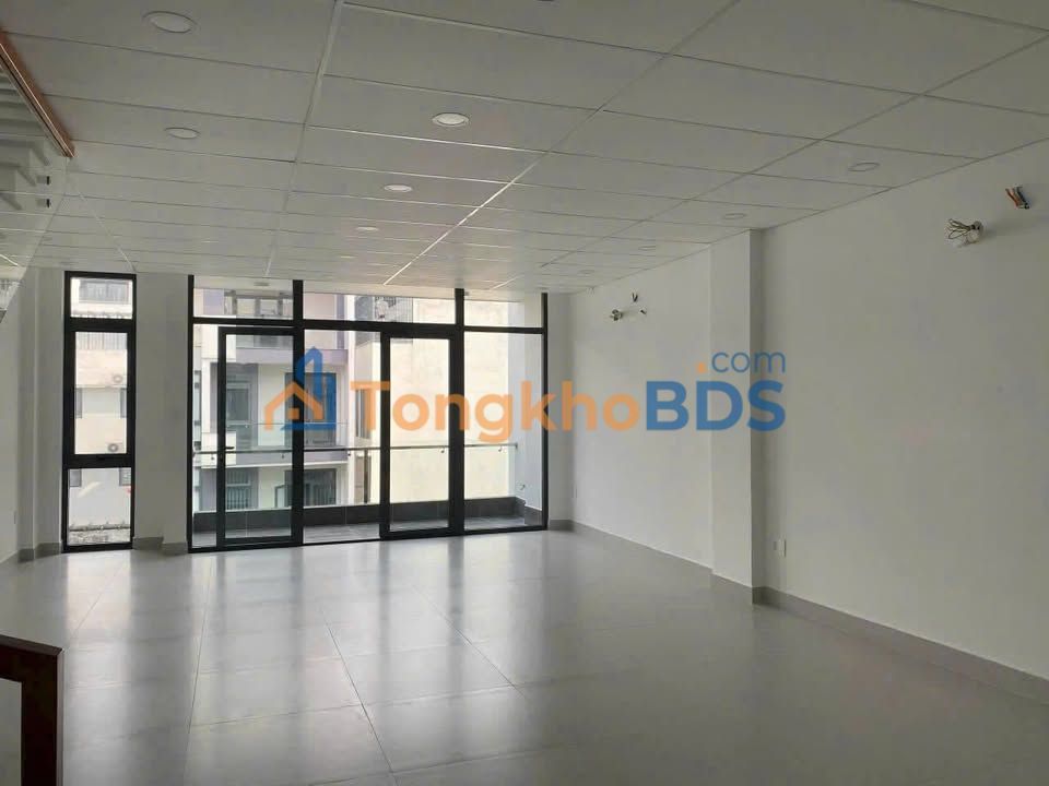 Văn phòng Vạn Phúc 120m2 34 triệu - San sang lam viec