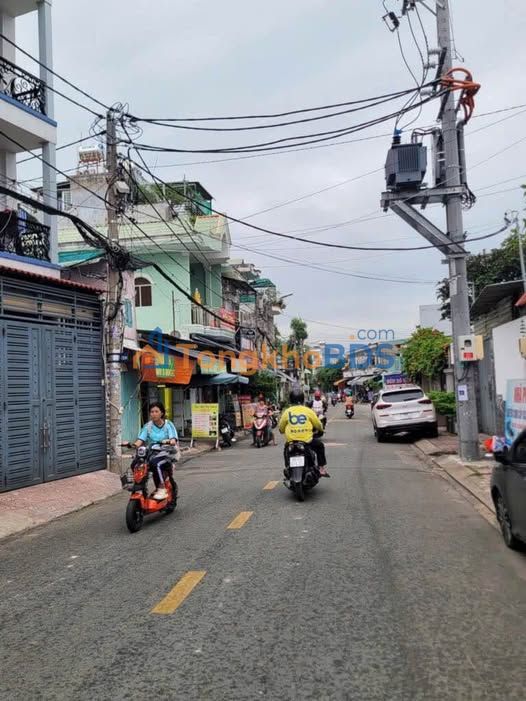 Nhà Chợ 339 Kim Dinh 115m2 giá 9 tỷ - Ô tô vào tận nhà