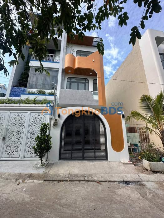 Nhà 3 tầng Đường số 6 Long Bình 62m² 5.6 tỷ - Ô tô vào tận nhà