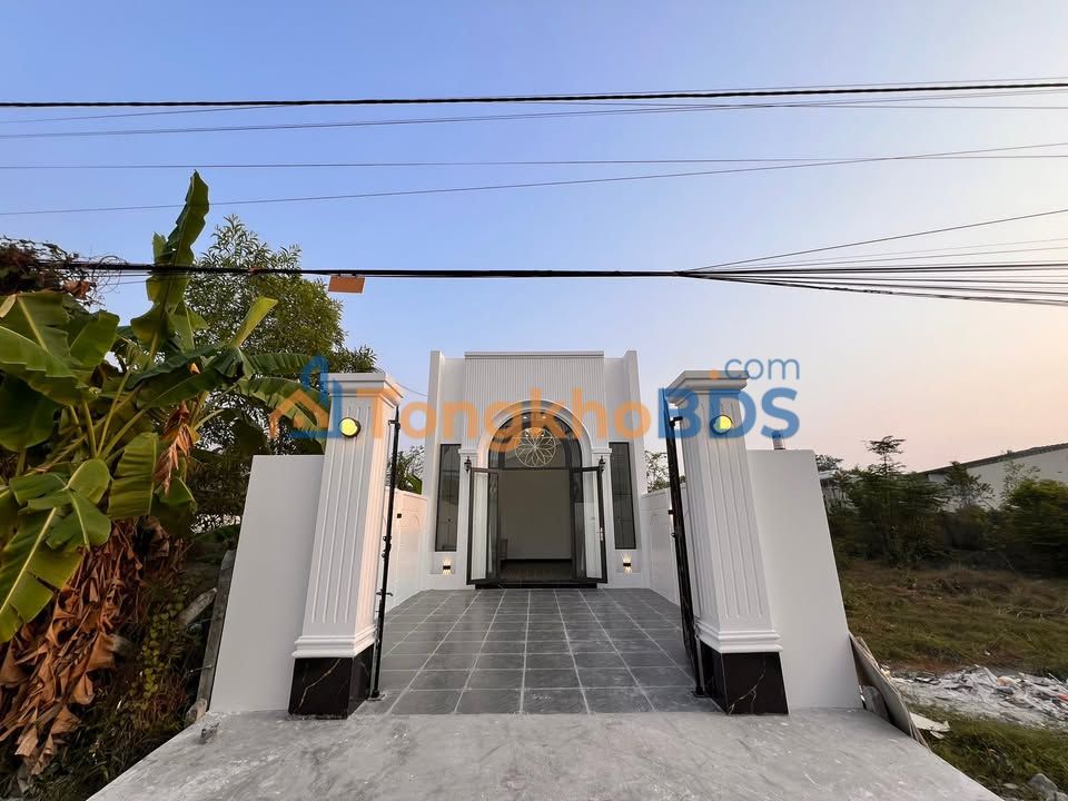 Nhà Tân Cổ Điển 1.23 Tỷ - Ngay Mặt Tiền Đường Nhựa Tây Ninh