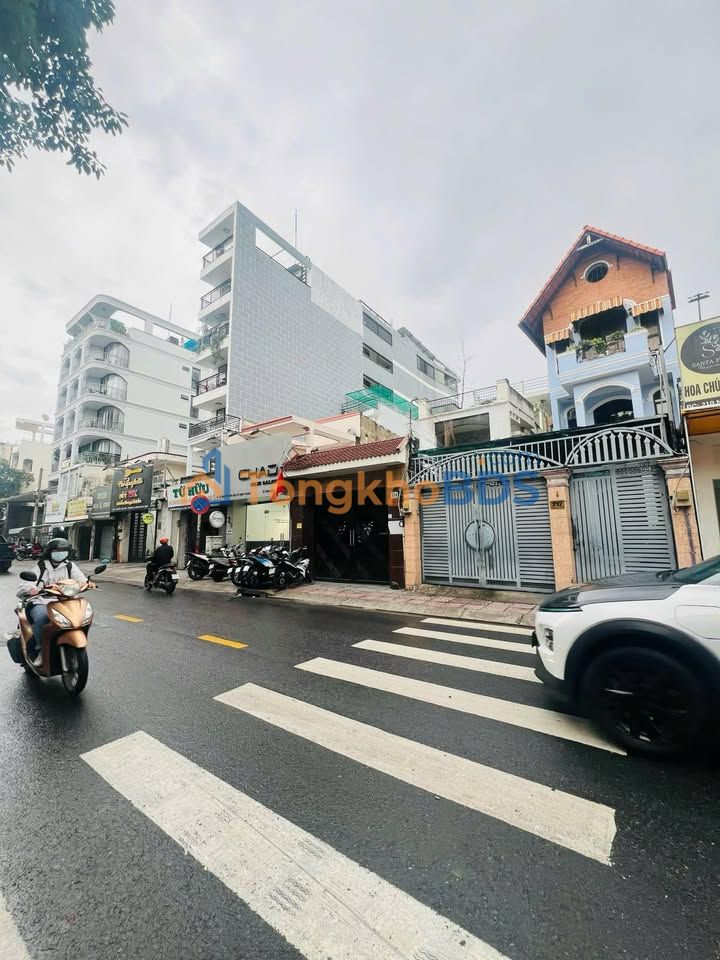 Nhà phố Nguyễn Văn Đậu 215m² 32,3 tỷ - Sẵn vào ở