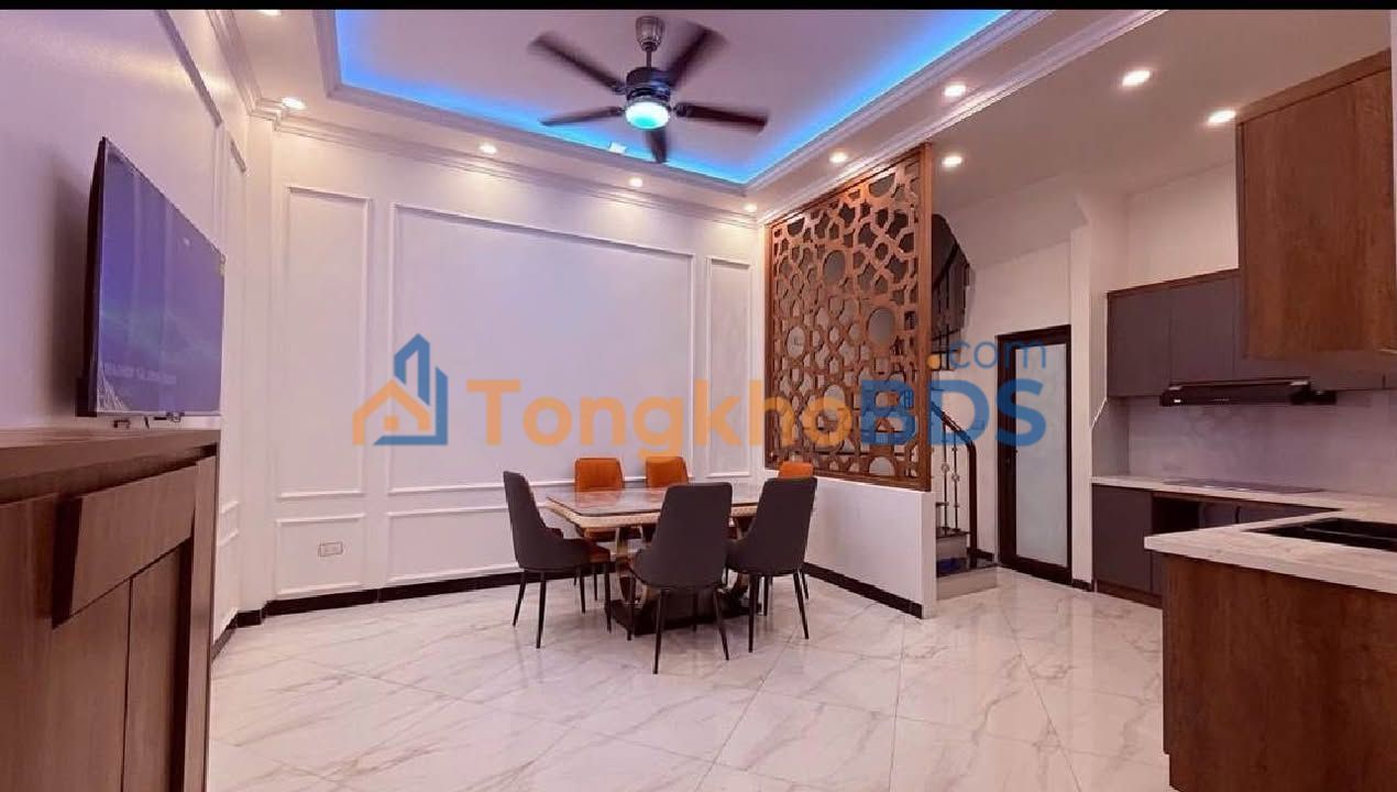 Nhà 32m² 5 Tầng Phố Văn Cao, Ba Đình - Sổ Đỏ Chính Chủ, Giá 7.8 Tỷ