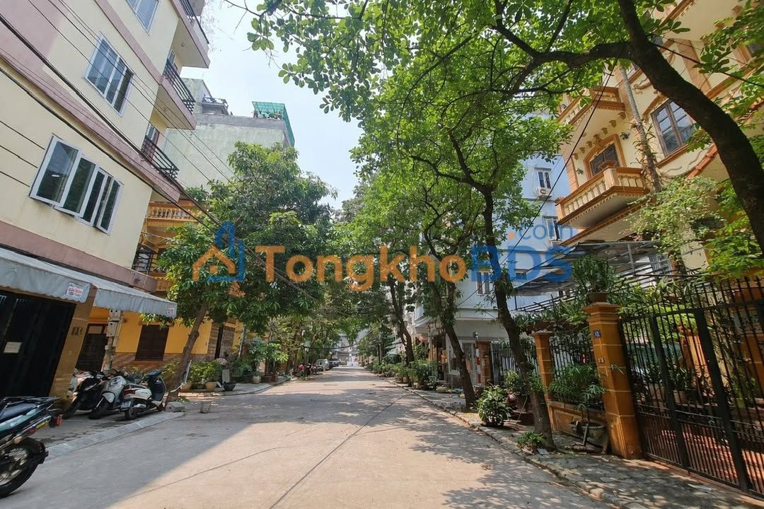 Biệt thự sân vườn Đống Đa 93m² - 23.2 tỷ, 3 thoáng, gần Công viên Thống Nhất