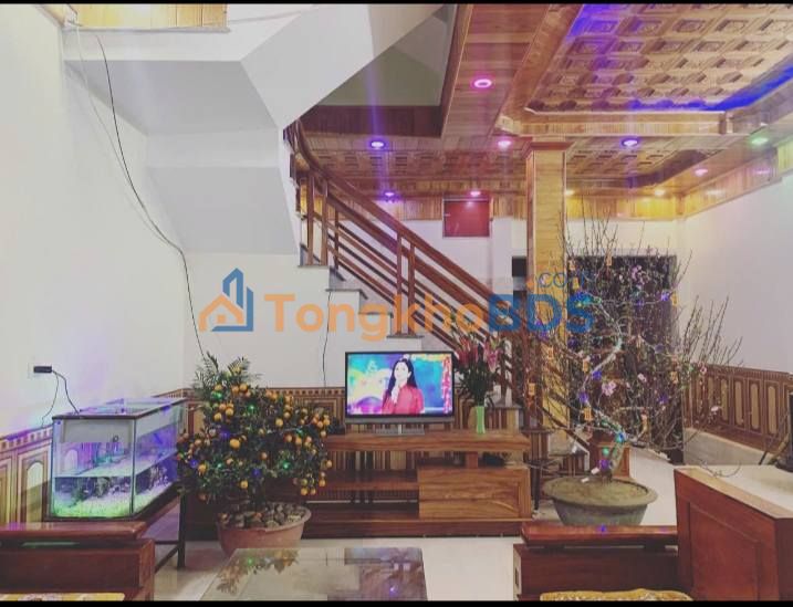 Nhà 4 Tầng Mặt Tiền 6m - Kinh Doanh Sầm Uất Ngã 3 Bản Dền, Sa Pa - 182m² Thổ Cư