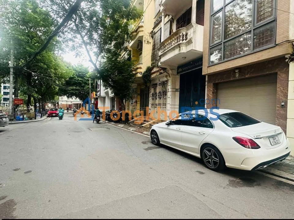 Đất Cầu Giấy 70m² 24 tỷ - Đường to ô tô, sổ đỏ chính chủ