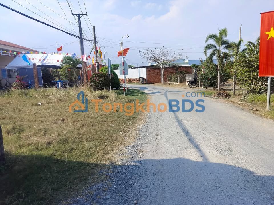 Nhà mặt tiền Tân Đông Gò Công Đông 670tr - Ô tô vào nhà