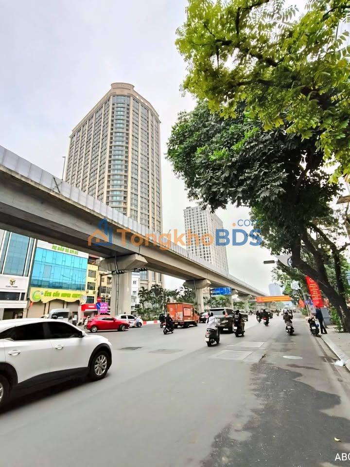 Nhà phố Nguyễn Trãi 35m² 21.8 tỷ - Mặt tiền kinh doanh