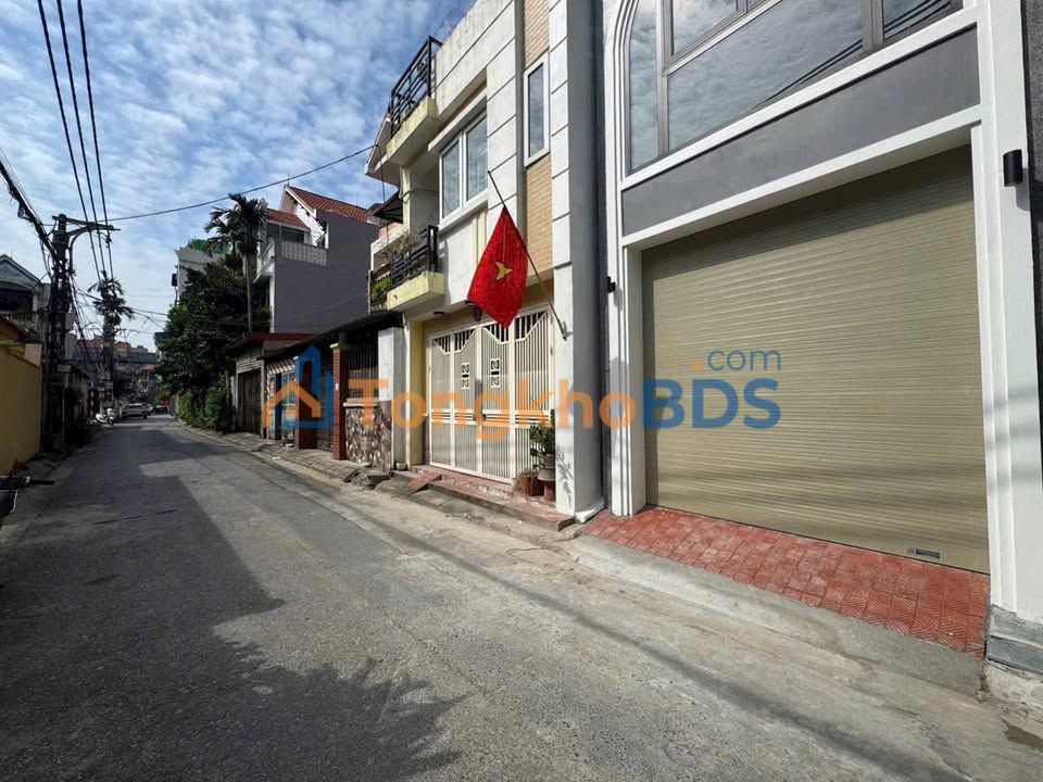 Nhà 6 Tầng Thang Máy Giang Biên - 30m² Ngõ Ô Tô Tránh, Giá 9.8 Tỷ